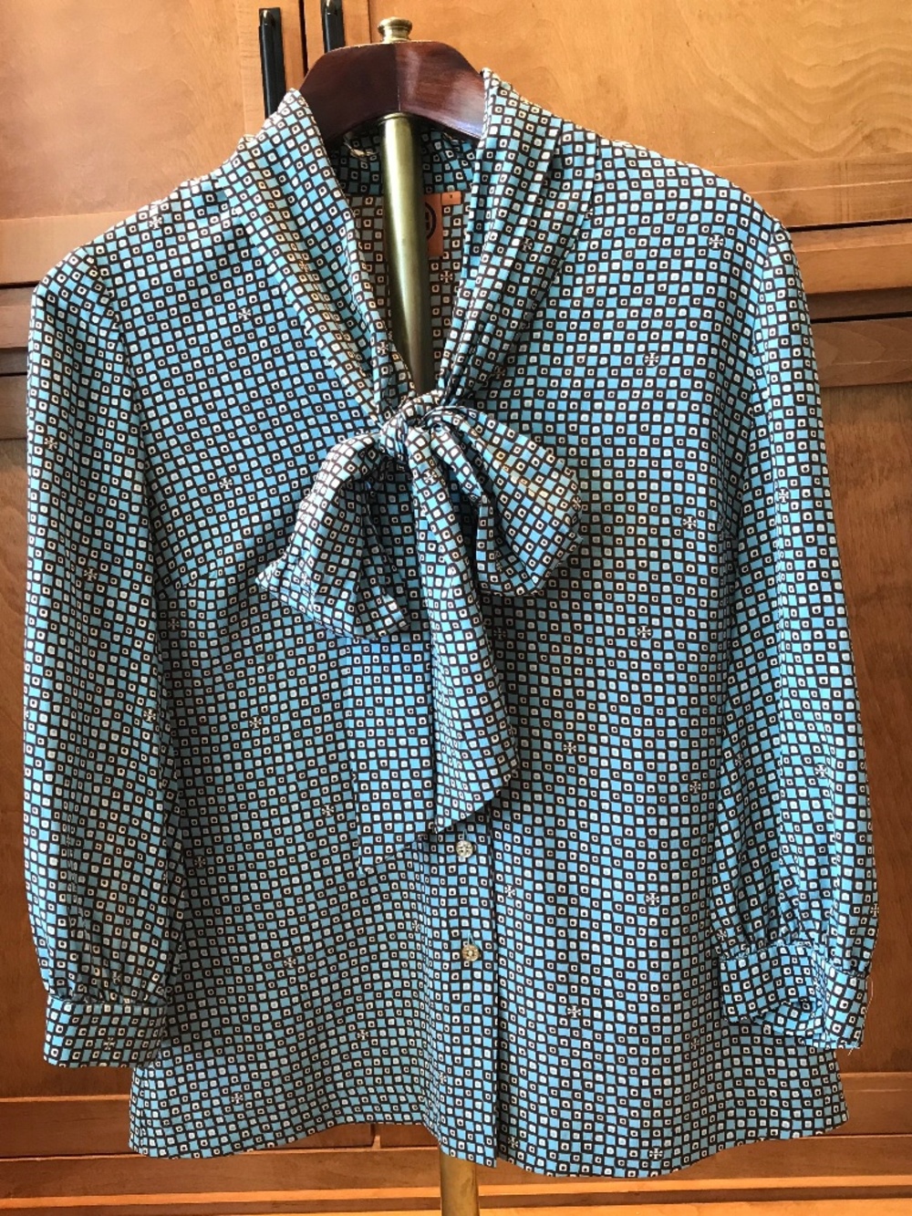 OLD MONEY FALL RUNWAY TREND TORY BURCH 100% SILK GEOMETRIC BOW-NECK BLOUSE